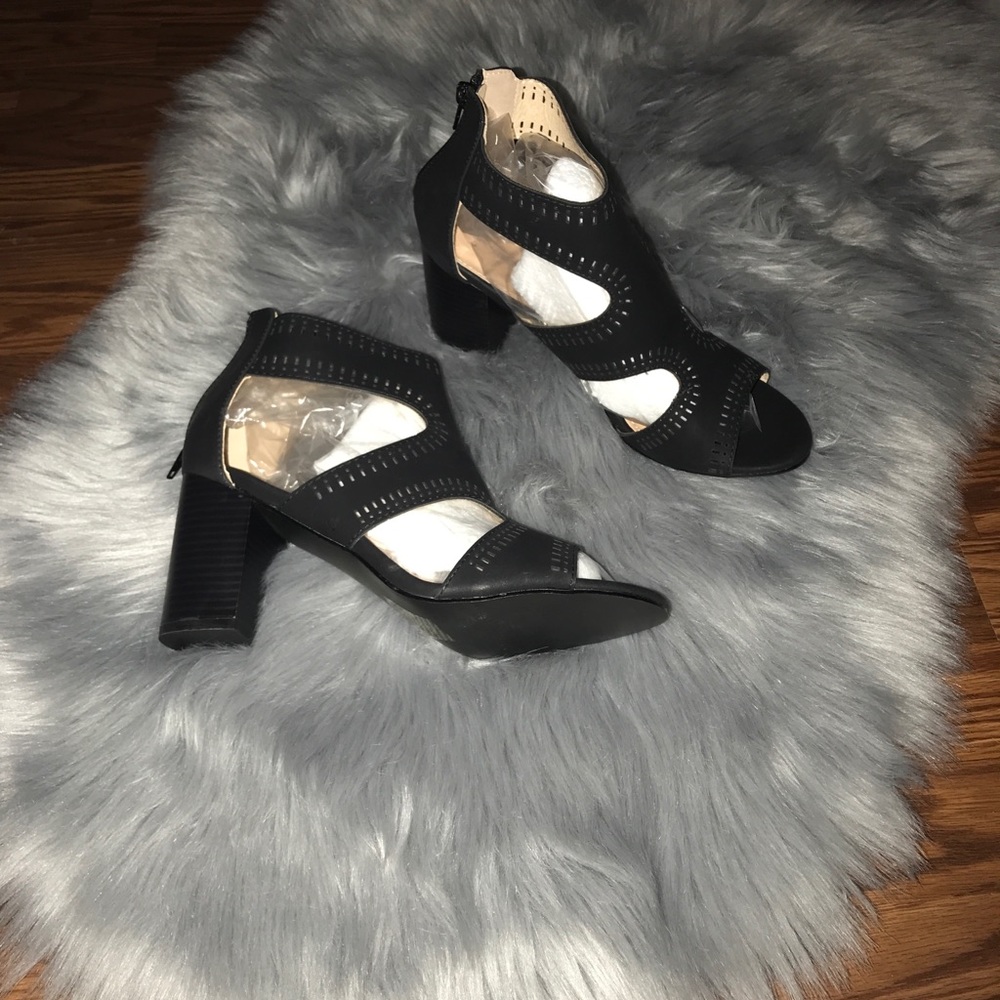 Black Cut Out Booties SZ 10 - Picture 4 of 4